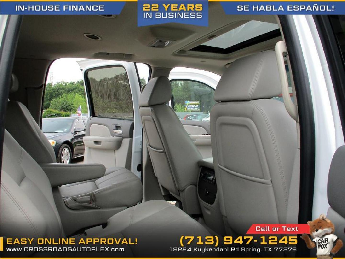 2007 WHITE /GRAY GMC YUKON XL SLE-2 1/2 Ton 2WD (1GKFC16057J) with an 5.3L V8 OHV 16V FFV engine, 4-SPEED AUTOMATIC transmission, located at 19224 Kuykendahl Rd, Spring, TX, 77379, (713) 947-1245, 30.049259, -95.491402 - Photo#12