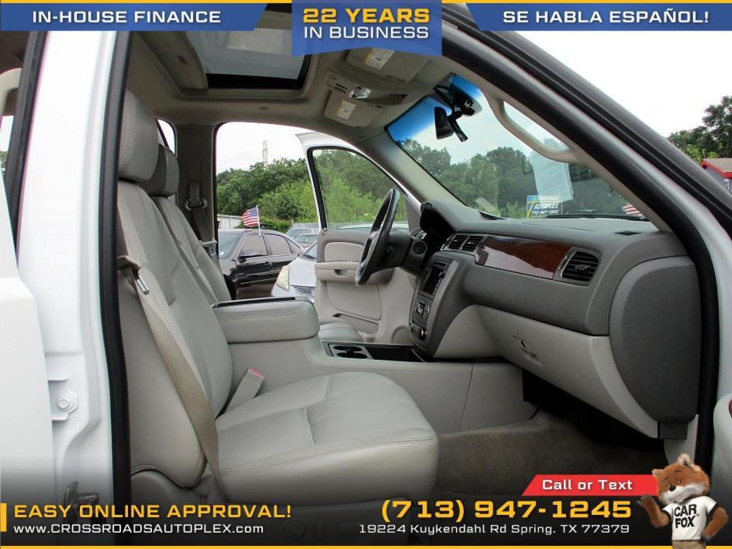 2007 WHITE /GRAY GMC YUKON XL SLE-2 1/2 Ton 2WD (1GKFC16057J) with an 5.3L V8 OHV 16V FFV engine, 4-SPEED AUTOMATIC transmission, located at 19224 Kuykendahl Rd, Spring, TX, 77379, (713) 947-1245, 30.049259, -95.491402 - Photo#13