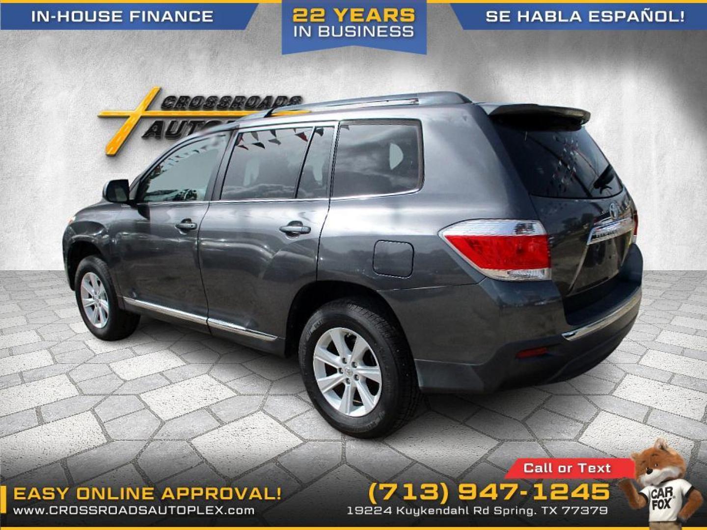 2013 SILVER /GRAY TOYOTA HIGHLANDER Base 2WD V6 (5TDZK3EH8DS) with an 3.5L V6 DOHC 24V engine, 5-SPEED AUTOMATIC transmission, located at 19224 Kuykendahl Rd, Spring, TX, 77379, (713) 947-1245, 30.049259, -95.491402 - WE IN HOUSE FINANCE, CALL US AT 713-947-1245 - Photo#2