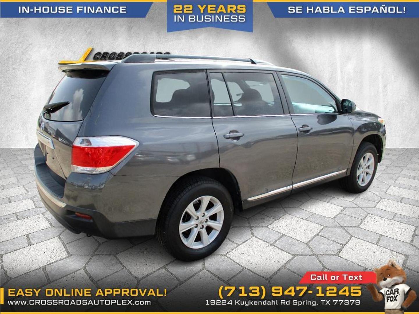 2013 SILVER /GRAY TOYOTA HIGHLANDER Base 2WD V6 (5TDZK3EH8DS) with an 3.5L V6 DOHC 24V engine, 5-SPEED AUTOMATIC transmission, located at 19224 Kuykendahl Rd, Spring, TX, 77379, (713) 947-1245, 30.049259, -95.491402 - WE IN HOUSE FINANCE, CALL US AT 713-947-1245 - Photo#4