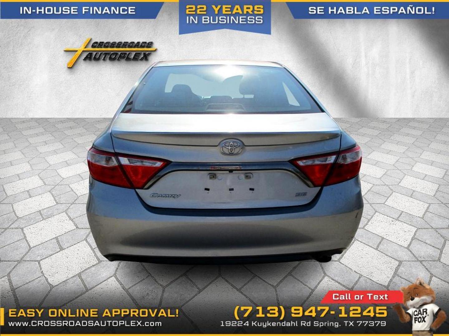 2015 SILVER /GRAY TOYOTA CAMRY SE (4T1BF1FK9FU) with an 2.5L L4 DOHC 16V engine, 6-SPEED AUTOMATIC transmission, located at 19224 Kuykendahl Rd, Spring, TX, 77379, (713) 947-1245, 30.049259, -95.491402 - Photo#3